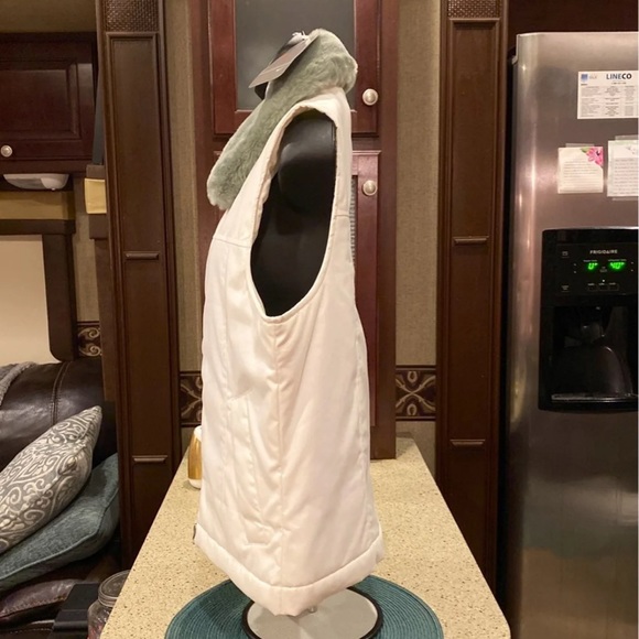 NWT Nike Vest Size Medium - Picture 5 of 11